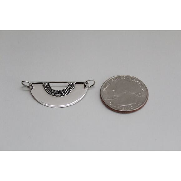 Sterling Silver Scallop with Granulation and Wire Charm - Picture 3 of 4